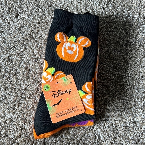 Disney Accessories - HP🎃👻POSH PARTY SALE TIL 2300 CST👻 3 pack Disney Halloween socks